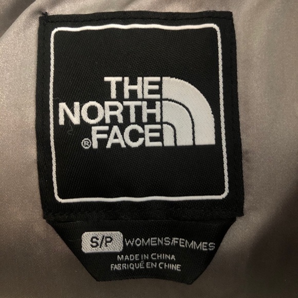 NORTH FACE WINTER COAT W HOOD! - Picture 7 of 7